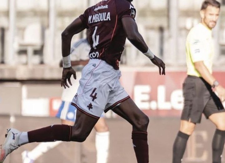 Ligue 1 : Soirée cauchemardesque face à Lyon pour Michel Mboula qui finit blessé