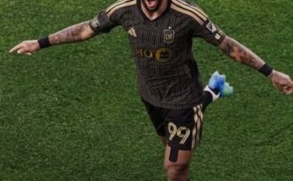 MLS : Denis Bouanga foudroie Orlando City avec un triplé historique en 8 minutes