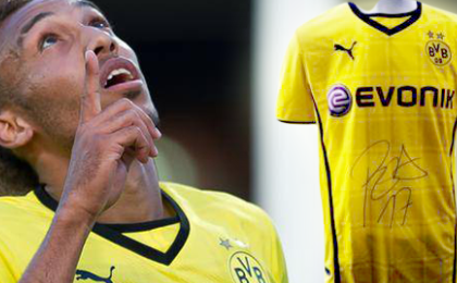 Un maillot dédicacé d'Aubameyang en vente aux enchères
