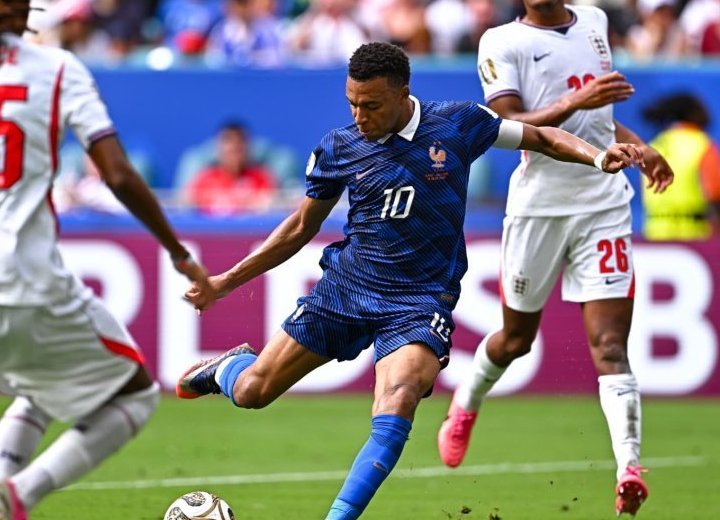Mondial 2026 : Le bronze pour l'Angleterre qui domine la France au terme d'un festival de buts