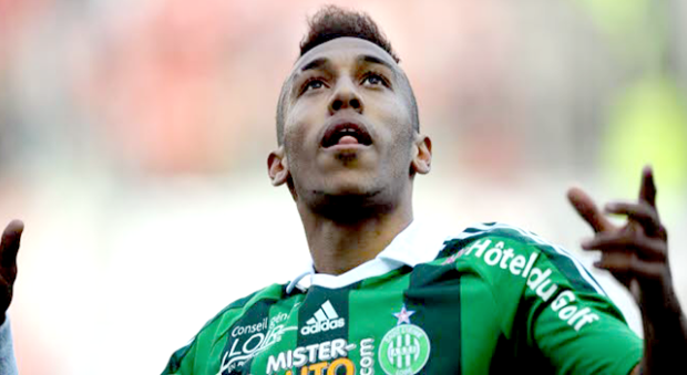 Aubameyang rend visite à un orphelinat de Libreville