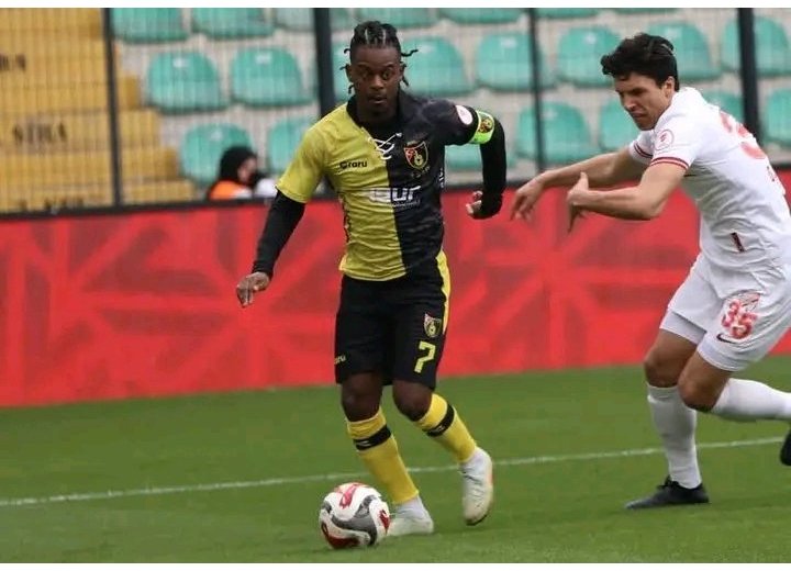 David Sambissa manque un penalty décisif et complique la tâche d'Istanbulspor en coupe de Turquie
